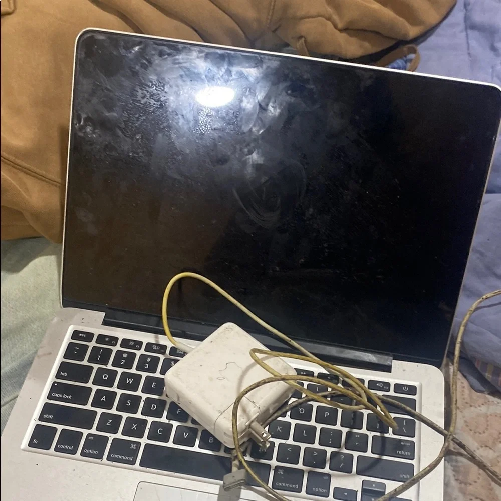 Apple Silver Macbook pro